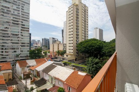 Varanda de kitnet/studio para alugar com 1 quarto, 25m² em Pinheiros, São Paulo