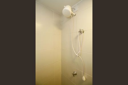 Banheiro de kitnet/studio para alugar com 1 quarto, 25m² em Pinheiros, São Paulo