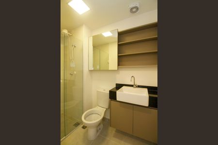 Banheiro de kitnet/studio para alugar com 1 quarto, 25m² em Pinheiros, São Paulo