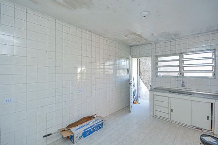 Sala/Cozinha de casa para alugar com 2 quartos, 64m² em Jardim Lallo, São Paulo