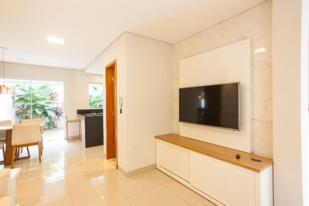 Sala de casa para alugar com 2 quartos, 78m² em Novo Mundo, Uberlândia