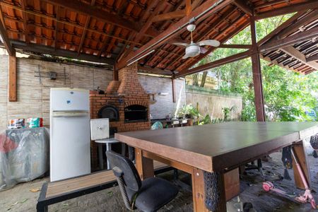 Casa à venda com 500m², 3 quartos e 5 vagas Casa à venda com 500m², 3 quartos e 5 vagasQuintal