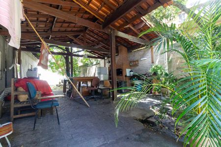 Casa à venda com 500m², 3 quartos e 5 vagas Casa à venda com 500m², 3 quartos e 5 vagasQuintal