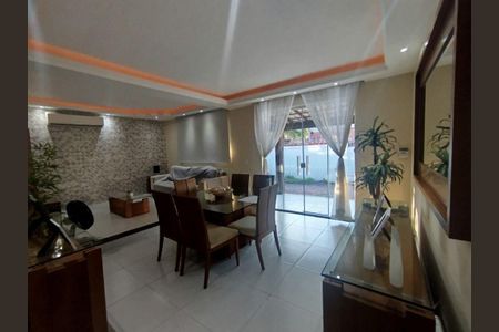 Casa à venda com 3 quartos, 244m² em Piratininga, Niterói