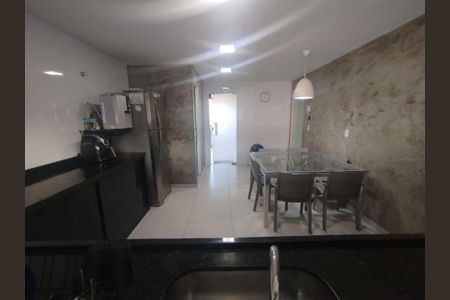 Casa à venda com 3 quartos, 244m² em Piratininga, Niterói