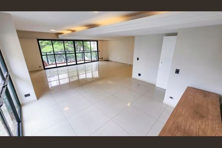Apartamento à venda com 216m², 4 quartos e sem vaga