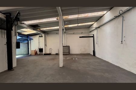 Casa à venda com 374m², 5 quartos e 2 vagas Casa à venda com 374m², 5 quartos e 2 vagasQuintal - Garagem