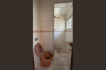 Casa à venda com 374m², 5 quartos e 2 vagas Casa à venda com 374m², 5 quartos e 2 vagasBanheiro da Suíte 1