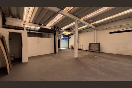 Casa à venda com 374m², 5 quartos e 2 vagas Casa à venda com 374m², 5 quartos e 2 vagasQuintal - Garagem