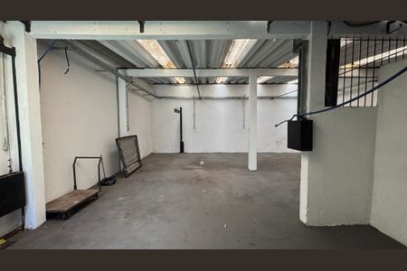 Casa à venda com 374m², 5 quartos e 2 vagas Casa à venda com 374m², 5 quartos e 2 vagasQuintal - Garagem