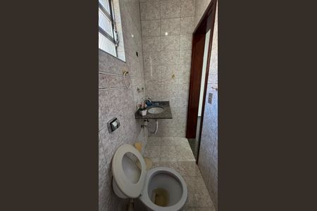 Casa à venda com 374m², 5 quartos e 2 vagas Casa à venda com 374m², 5 quartos e 2 vagasBanheiro da Suíte 2