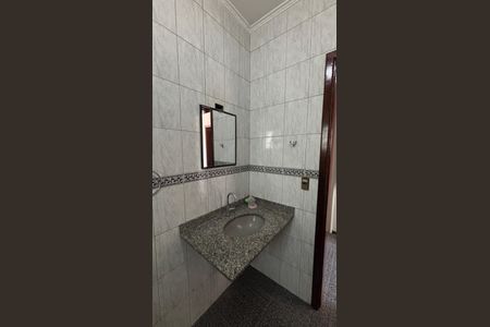 Casa à venda com 374m², 5 quartos e 2 vagas Casa à venda com 374m², 5 quartos e 2 vagasBanheiro