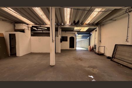 Casa à venda com 374m², 5 quartos e 2 vagas Casa à venda com 374m², 5 quartos e 2 vagasQuintal - Garagem