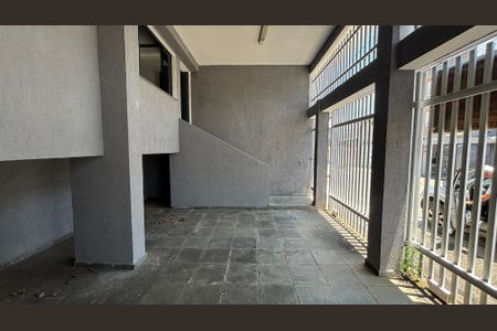 Casa à venda com 374m², 5 quartos e 2 vagas Casa à venda com 374m², 5 quartos e 2 vagasGaragem