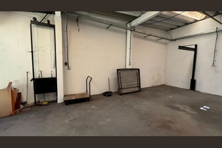 Casa à venda com 374m², 5 quartos e 2 vagas Casa à venda com 374m², 5 quartos e 2 vagasQuintal - Garagem