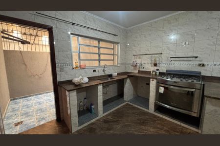 Casa à venda com 374m², 5 quartos e 2 vagas Casa à venda com 374m², 5 quartos e 2 vagasCozinha