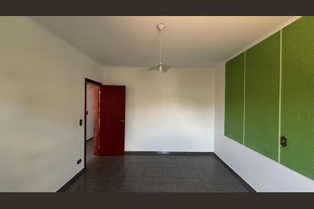 Casa à venda com 374m², 5 quartos e 2 vagas Casa à venda com 374m², 5 quartos e 2 vagasQuarto 1