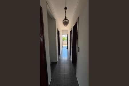 Casa à venda com 374m², 5 quartos e 2 vagas Casa à venda com 374m², 5 quartos e 2 vagasCorredor