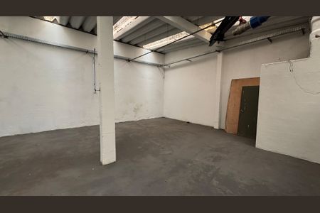 Casa à venda com 374m², 5 quartos e 2 vagas Casa à venda com 374m², 5 quartos e 2 vagasQuintal - Garagem