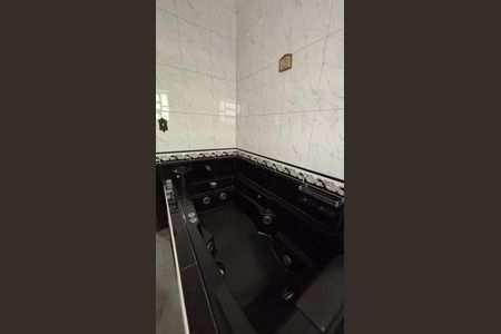 Casa à venda com 374m², 5 quartos e 2 vagas Casa à venda com 374m², 5 quartos e 2 vagasBanheiro