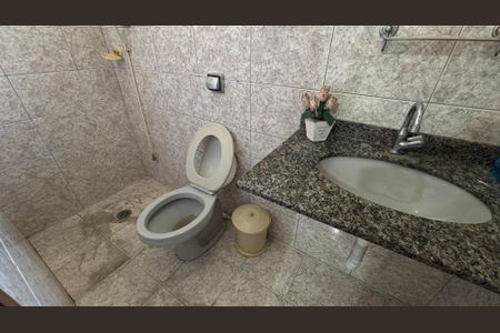 Casa à venda com 374m², 5 quartos e 2 vagas Casa à venda com 374m², 5 quartos e 2 vagasBanheiro da Suíte 2