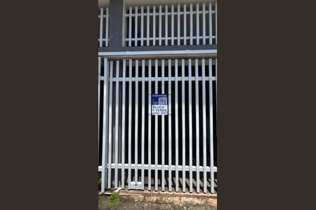 Casa à venda com 374m², 5 quartos e 2 vagas Casa à venda com 374m², 5 quartos e 2 vagasFachada