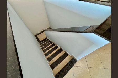 Escada de casa para alugar com 2 quartos, 125m² em Parque Jambeiro, Campinas