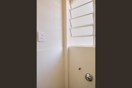 Apartamento à venda com 72m², 2 quartos e sem vaga Apartamento à venda com 72m², 2 quartos e sem vagaBanheiro de serviço