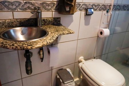 Casa à venda com 210m², 2 quartos e 2 vagasBanheiro