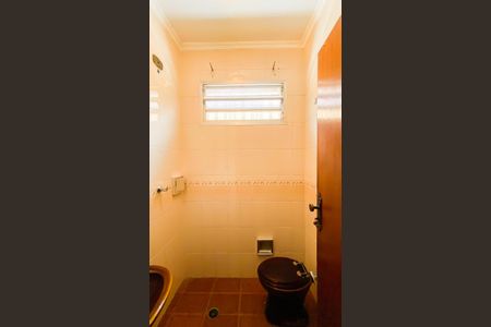 Casa para alugar com 500m², 4 quartos e 10 vagas Casa para alugar com 500m², 4 quartos e 10 vagasBanheiro de serviço