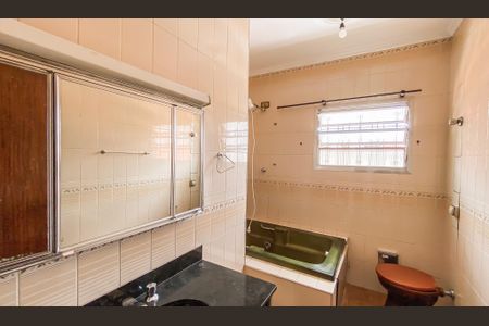 Casa para alugar com 500m², 4 quartos e 10 vagas Casa para alugar com 500m², 4 quartos e 10 vagasBanheiro da Suíte 1