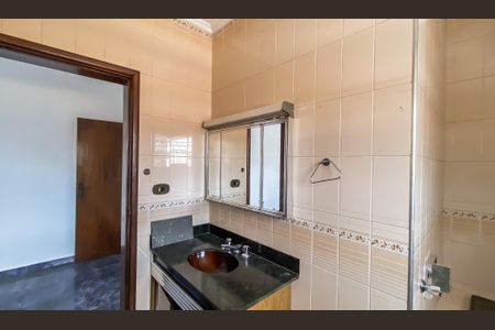 Casa para alugar com 500m², 4 quartos e 10 vagas Casa para alugar com 500m², 4 quartos e 10 vagasBanheiro da Suíte 1