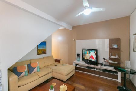 Casa à venda com 3 quartos, 186m² em Santa Rosa, Belo Horizonte