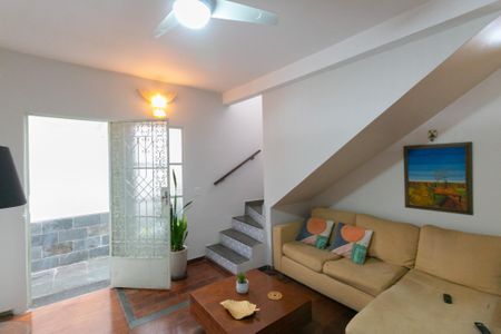 Casa à venda com 3 quartos, 186m² em Santa Rosa, Belo Horizonte