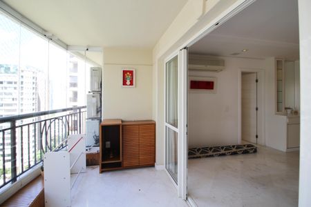 Apartamento para alugar com 105m², 3 quartos e 2 vagasVaranda