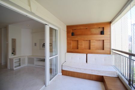Varanda de apartamento para alugar com 3 quartos, 105m² em Indianópolis, São Paulo