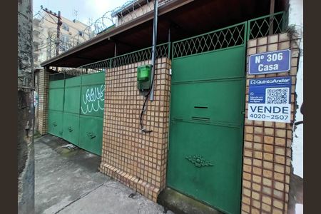 Casa para alugar com 217m², 3 quartos e 1 vaga Casa para alugar com 217m², 3 quartos e 1 vagaFachada