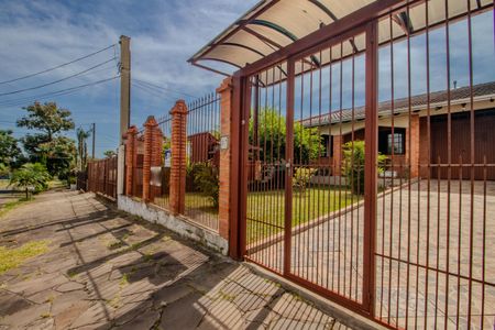 Casa à venda com 145m², 2 quartos e 3 vagas Casa à venda com 145m², 2 quartos e 3 vagasFachada