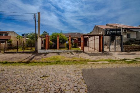 Casa à venda com 145m², 2 quartos e 3 vagas Casa à venda com 145m², 2 quartos e 3 vagasFachada