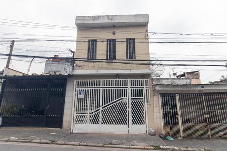 Casa para alugar com 70m², 2 quartos e sem vaga Casa para alugar com 70m², 2 quartos e sem vagaFachada