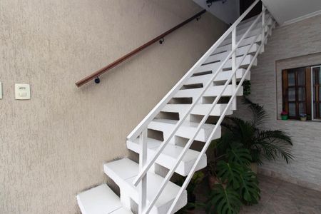 Casa para alugar com 70m², 2 quartos e sem vaga Casa para alugar com 70m², 2 quartos e sem vagaescada