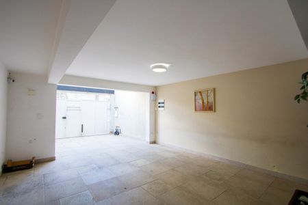 Casa à venda com 360m², 5 quartos e 4 vagas Casa à venda com 360m², 5 quartos e 4 vagasGaragem