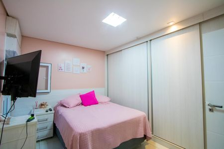 Casa à venda com 360m², 5 quartos e 4 vagas Casa à venda com 360m², 5 quartos e 4 vagasQuarto 3 - Suíte