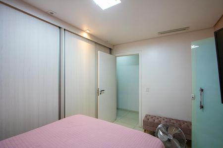 Casa à venda com 360m², 5 quartos e 4 vagas Casa à venda com 360m², 5 quartos e 4 vagasQuarto 3 - Suíte