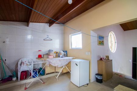 Casa à venda com 360m², 5 quartos e 4 vagas Casa à venda com 360m², 5 quartos e 4 vagasÁrea de serviço