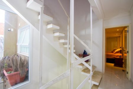 Casa à venda com 360m², 5 quartos e 4 vagas Casa à venda com 360m², 5 quartos e 4 vagasCorredor do 2º andar