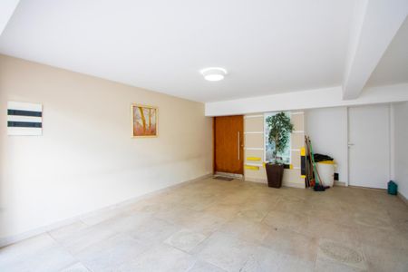 Casa à venda com 360m², 5 quartos e 4 vagas Casa à venda com 360m², 5 quartos e 4 vagasGaragem