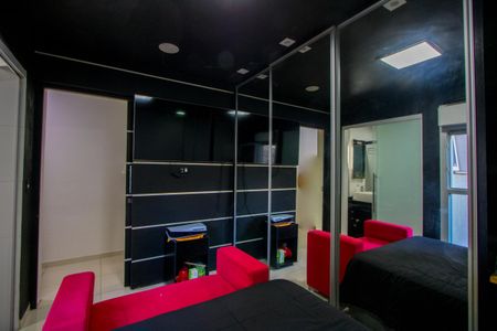 Casa à venda com 360m², 5 quartos e 4 vagas Casa à venda com 360m², 5 quartos e 4 vagasQuarto 2 - Suíte