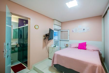 Casa à venda com 360m², 5 quartos e 4 vagas Casa à venda com 360m², 5 quartos e 4 vagasQuarto 3 - Suíte