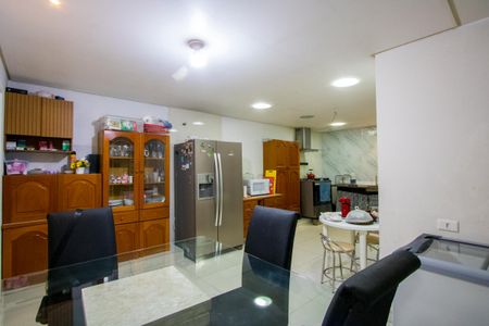 Casa à venda com 360m², 5 quartos e 4 vagas Casa à venda com 360m², 5 quartos e 4 vagasCozinha